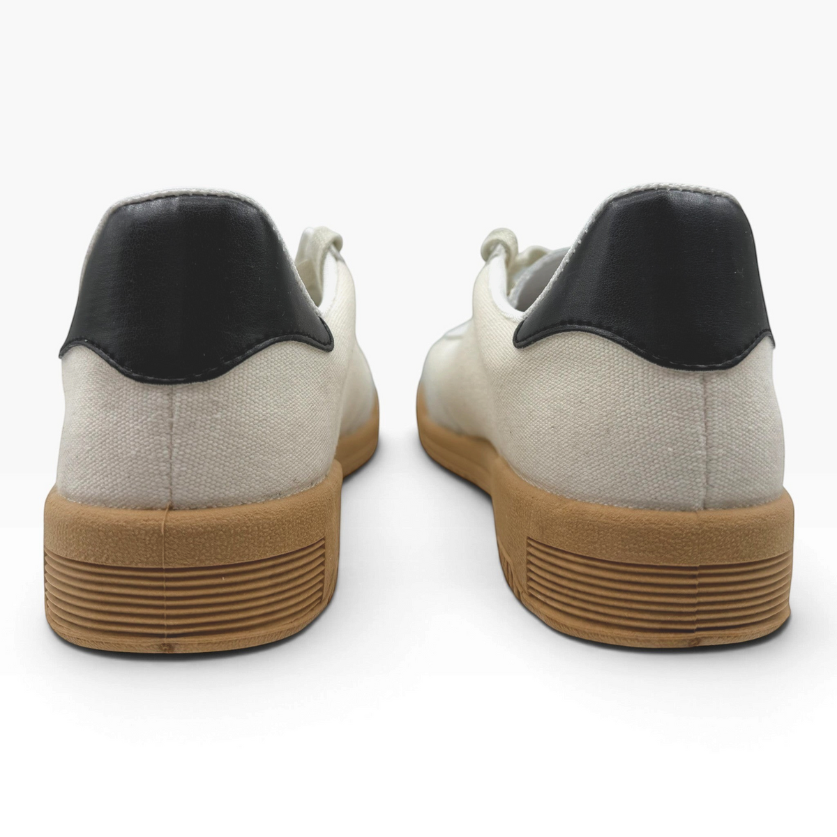 The Shoe Shop P35015 Pluma Flex sneakers in crudo canvas with black heel tabs and textured gum rubber soles